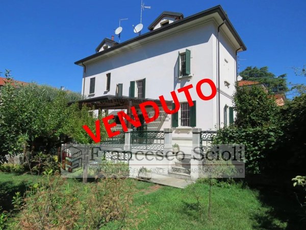 casa indipendente in vendita a Saronno