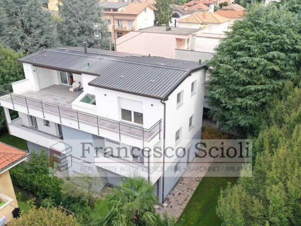 casa indipendente in vendita a Saronno