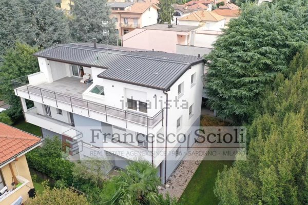 casa indipendente in vendita a Saronno