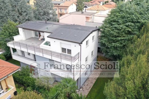 casa indipendente in vendita a Saronno