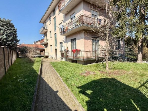 appartamento in vendita a Saronno in zona Campo dei Fiori