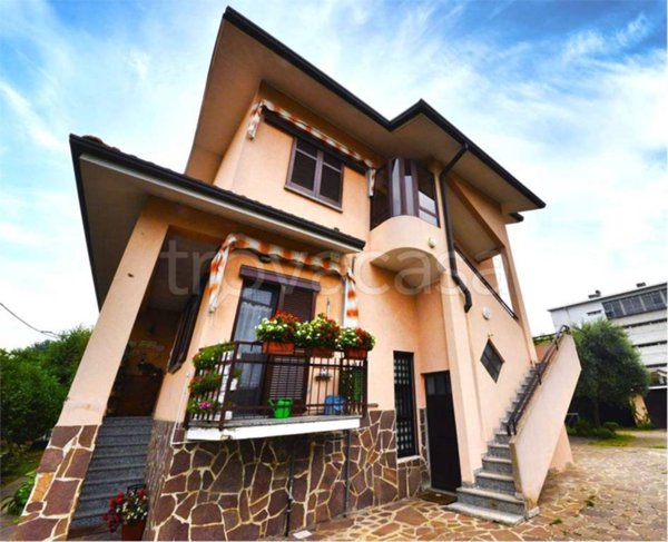 casa indipendente in vendita a Saronno