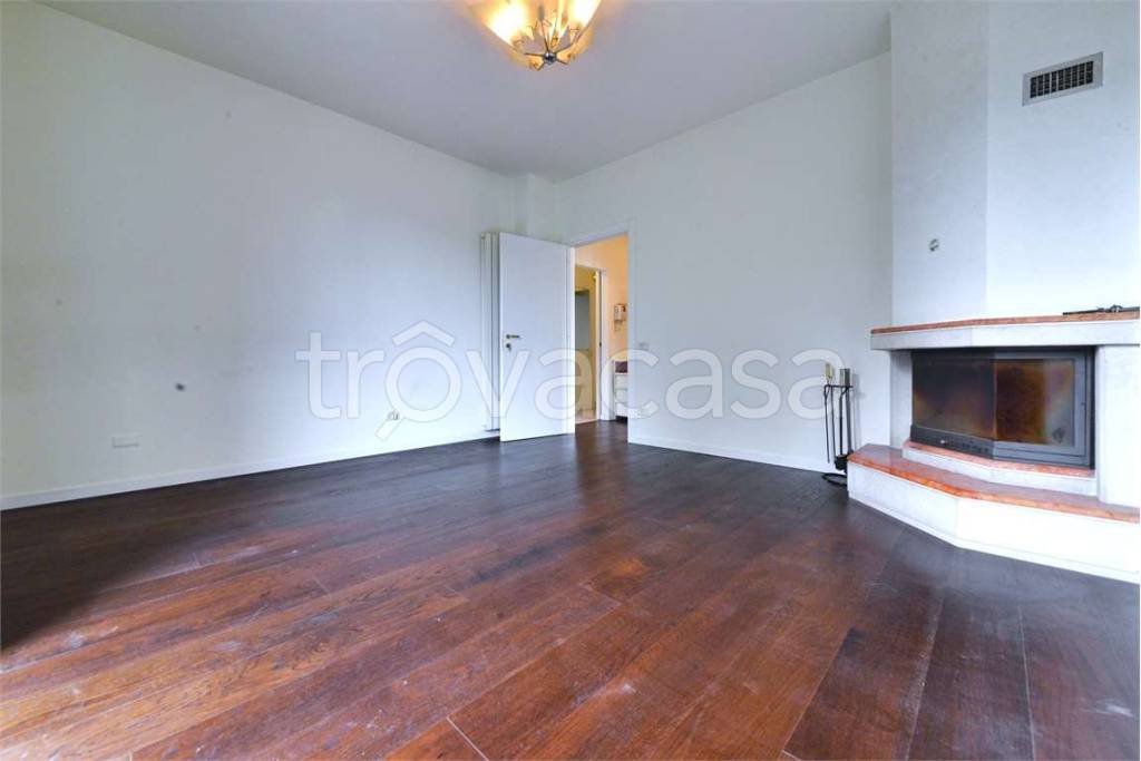 casa indipendente in vendita a Saronno