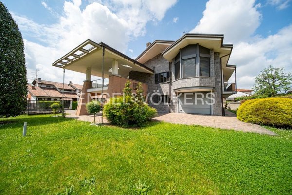 casa indipendente in vendita a Saronno