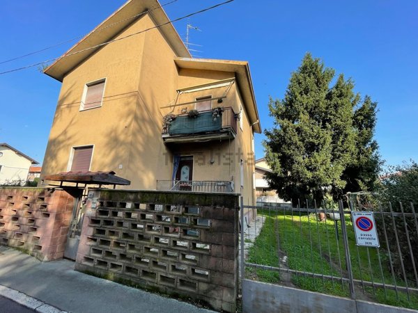 casa indipendente in vendita a Saronno
