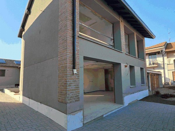 casa indipendente in vendita a Saronno
