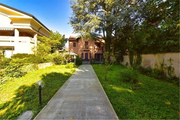 casa indipendente in vendita a Saronno