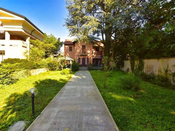 casa indipendente in vendita a Saronno