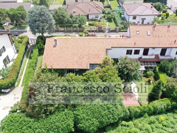 casa indipendente in vendita a Saronno