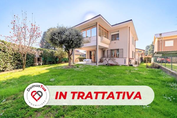casa indipendente in vendita a Saronno