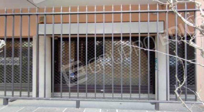 negozio in vendita a Saronno