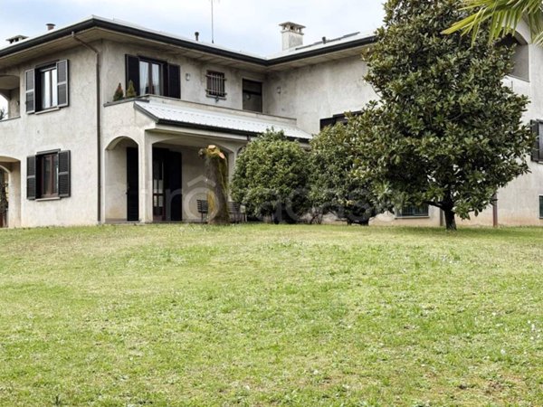 casa indipendente in vendita a Saronno
