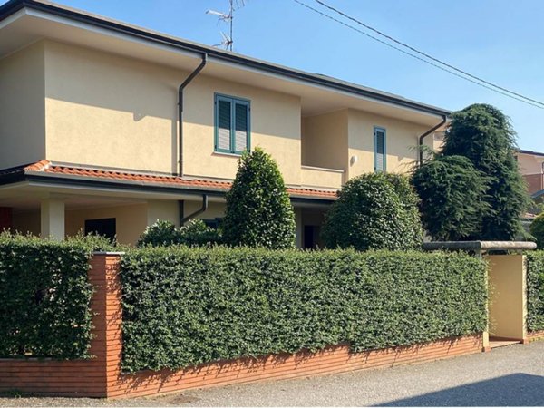 casa indipendente in vendita a Saronno