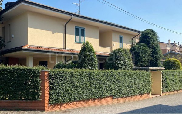 casa indipendente in vendita a Saronno