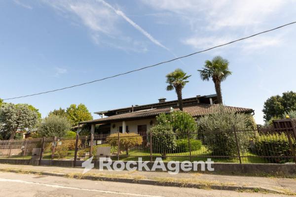 casa indipendente in vendita a Saronno