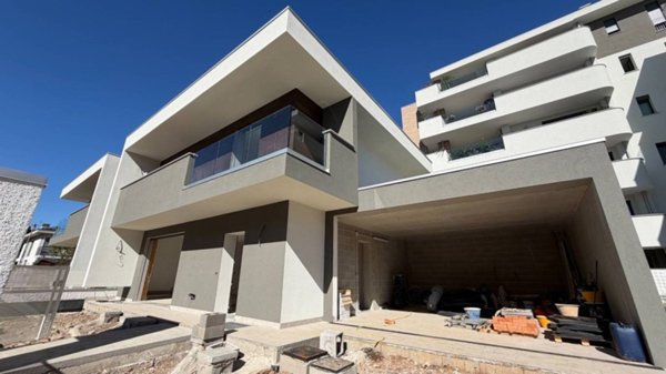 casa indipendente in vendita a Saronno