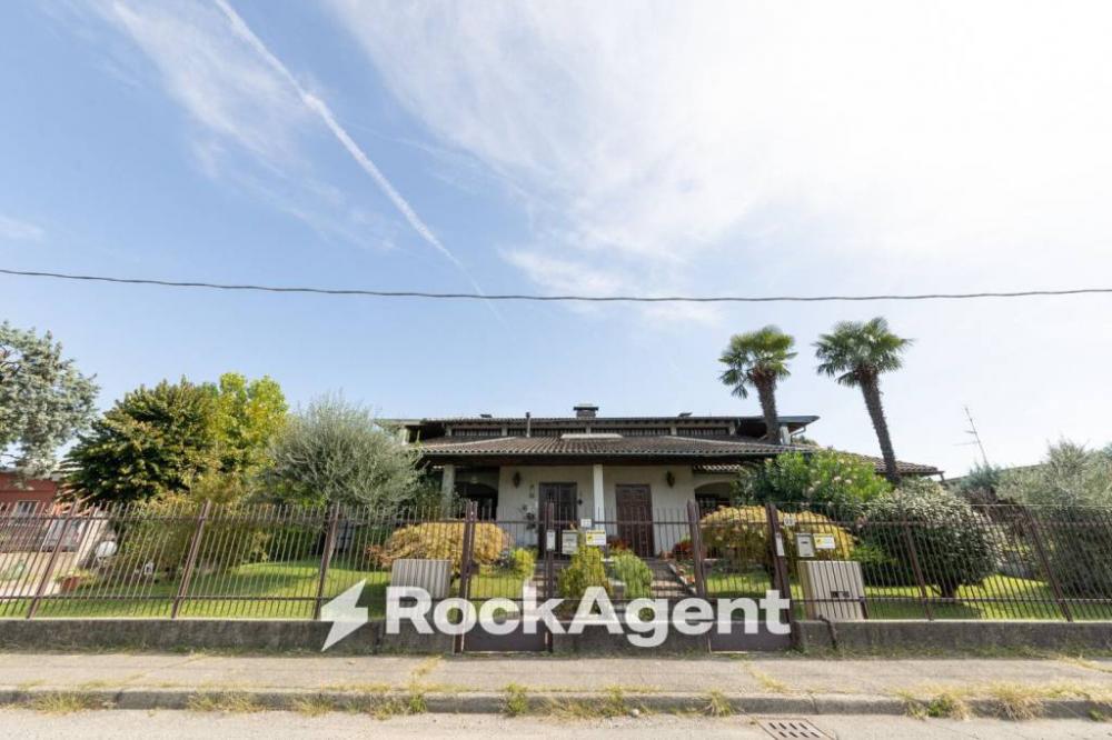 casa indipendente in vendita a Saronno