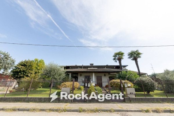 casa indipendente in vendita a Saronno