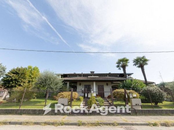 casa indipendente in vendita a Saronno