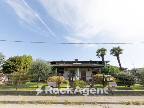 casa indipendente in vendita a Saronno