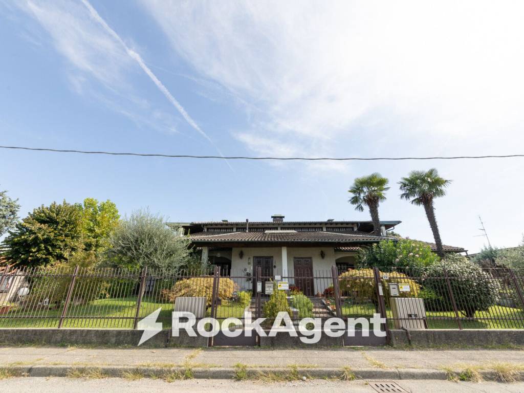 casa indipendente in vendita a Saronno