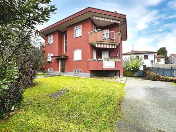 appartamento in vendita a Saronno in zona Campo dei Fiori