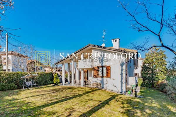 casa indipendente in vendita a Saronno