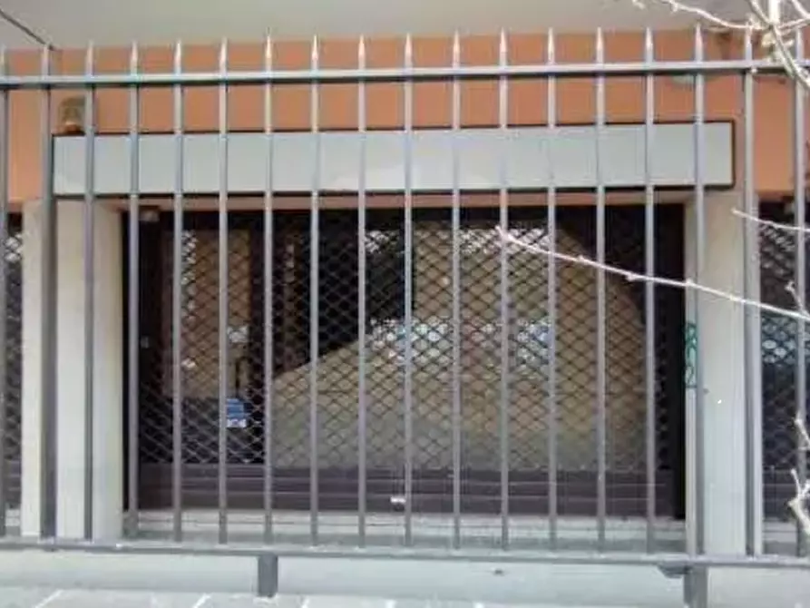 negozio in vendita a Saronno