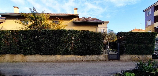 casa indipendente in vendita a Saronno