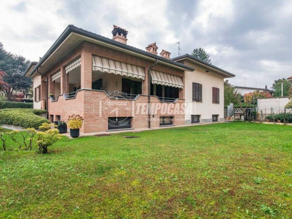 casa indipendente in vendita a Saronno