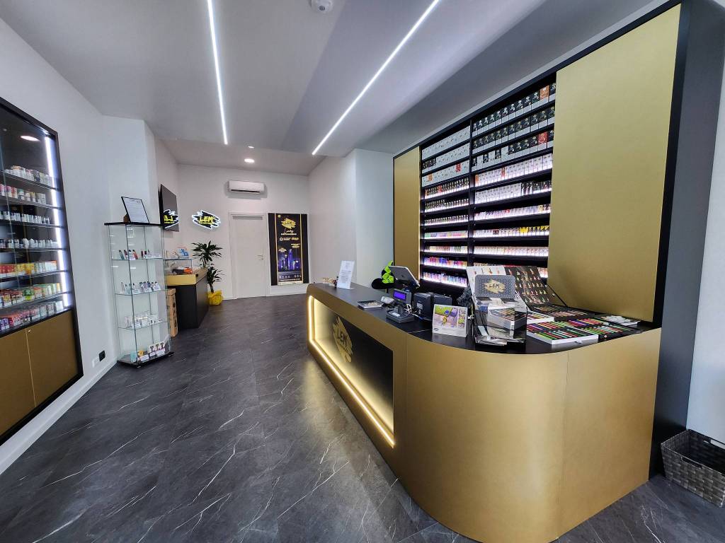 negozio in vendita a Saronno