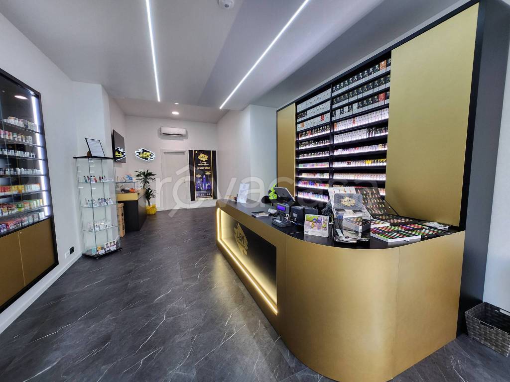 negozio in vendita a Saronno