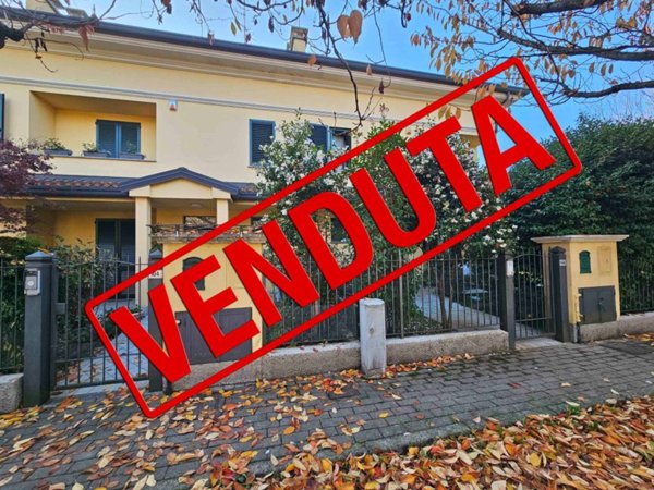 casa indipendente in vendita a Saronno