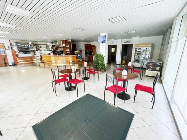 negozio in vendita a Saronno