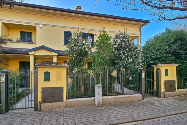 casa indipendente in vendita a Saronno