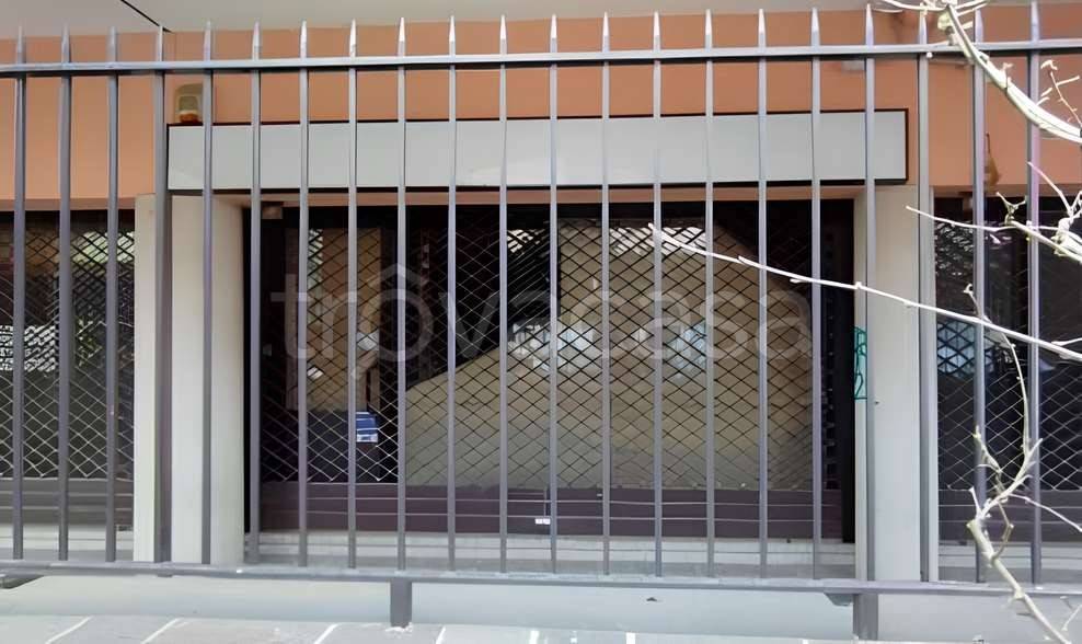 negozio in vendita a Saronno