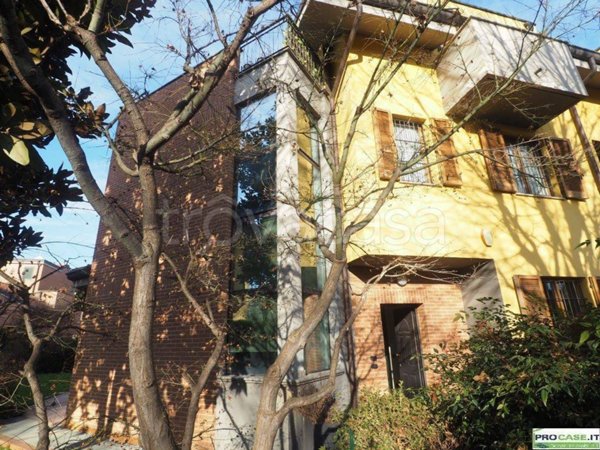 casa indipendente in vendita a Saronno