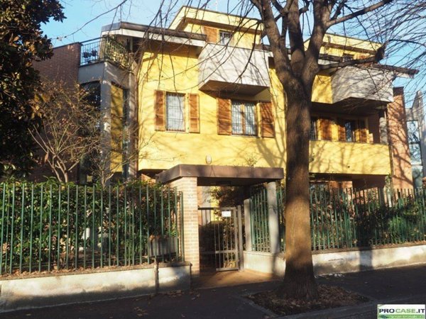casa indipendente in vendita a Saronno