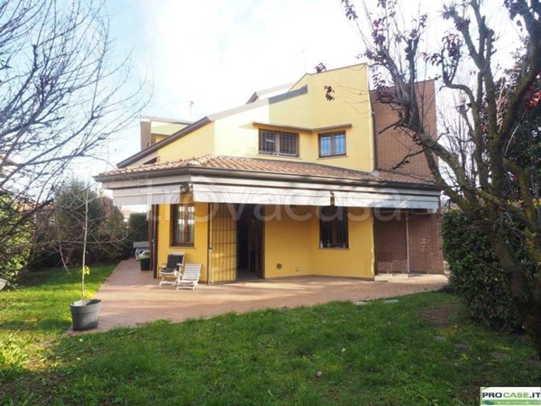 casa indipendente in vendita a Saronno