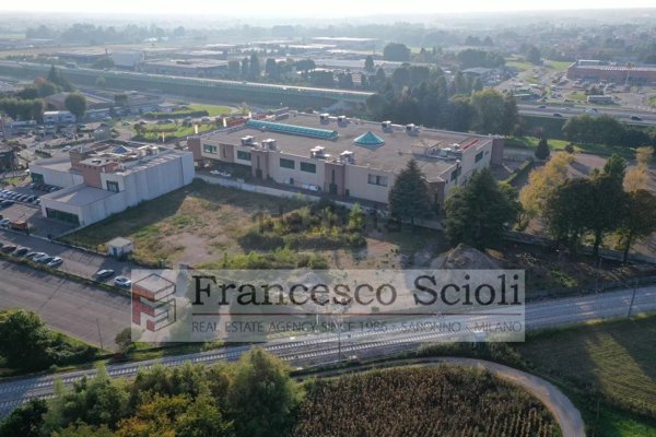 negozio in vendita a Saronno