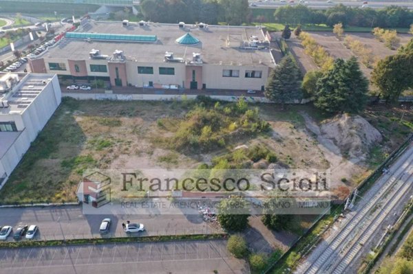 negozio in vendita a Saronno