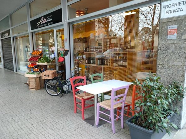 negozio in vendita a Saronno