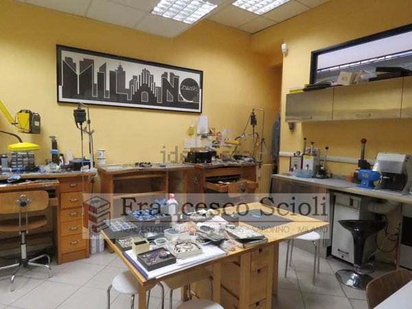 negozio in vendita a Saronno