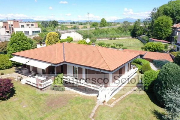 casa indipendente in vendita a Saronno