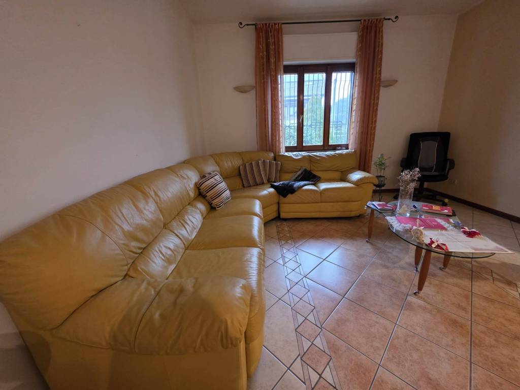 casa indipendente in vendita a Saronno