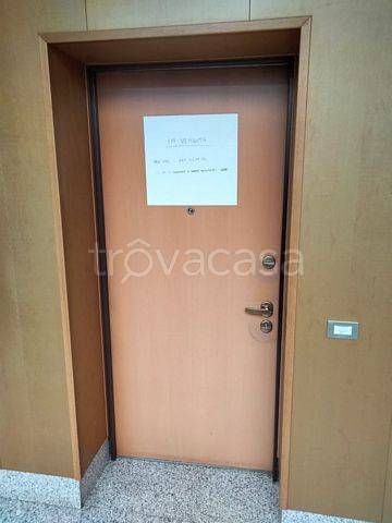 negozio in vendita a Saronno