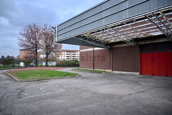 capannone in vendita a Saronno