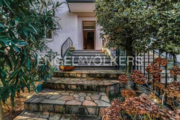 casa indipendente in vendita a Saronno