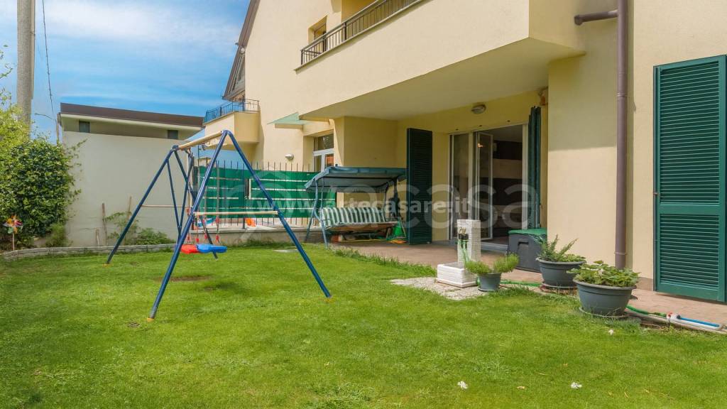 appartamento in vendita a Saronno in zona Campo dei Fiori