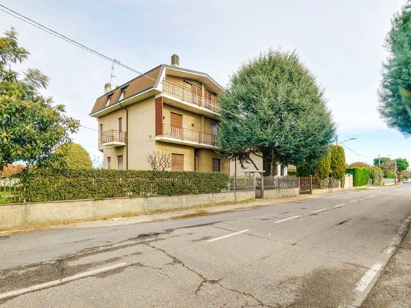 casa indipendente in vendita a Saronno